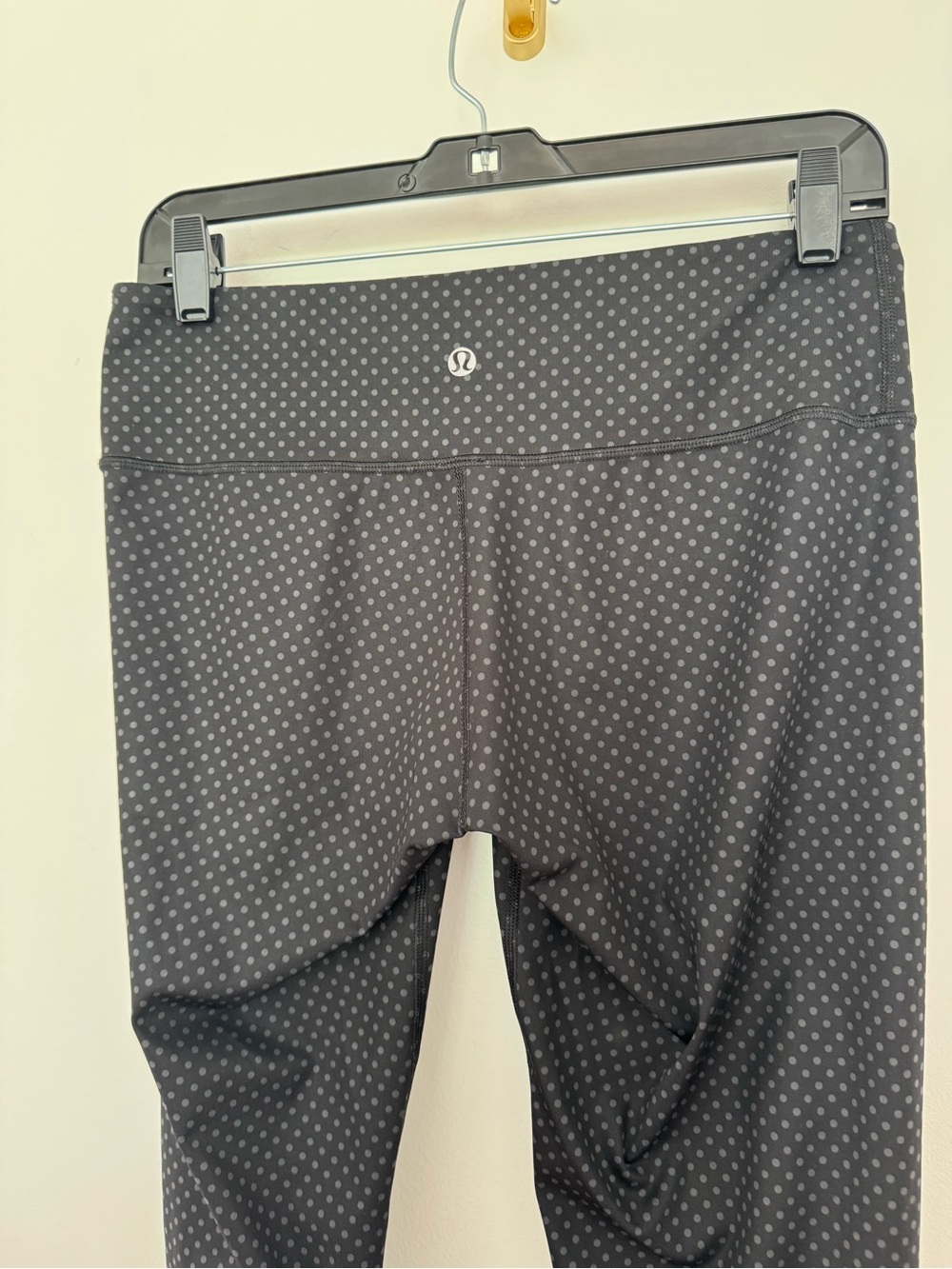 Lululemon grey black polka dot leggings size 8 yoga workout pants